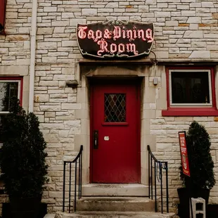 Tap &amp; Dining Room Neon