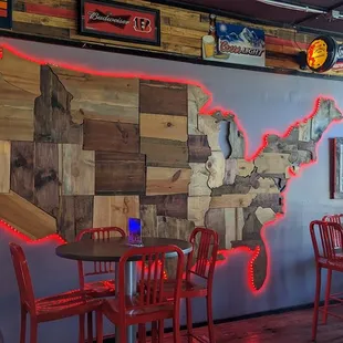 Cool wooden pieces created an USA map.