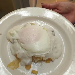 Hasbrown gravy and eggs
