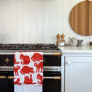 Add a pop of color to your kitchen with our cheerful Flour Sack Dish Towels!