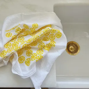 Spring has sprung and it's time for a fresh start! Embrace the warmth and vibrancy of this season with our lively towels!