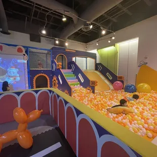 Ball pit