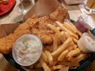 E Town Bar and Grille