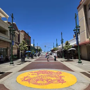 Dragon decal in Kekaulike Mall