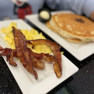 bacon, eggs and pancakes