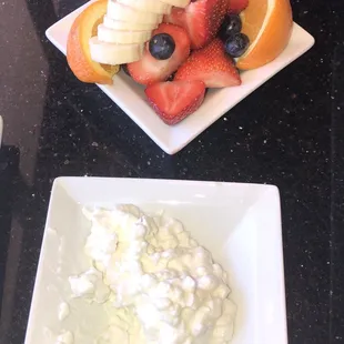 Fresh fruit &amp; cottage cheese