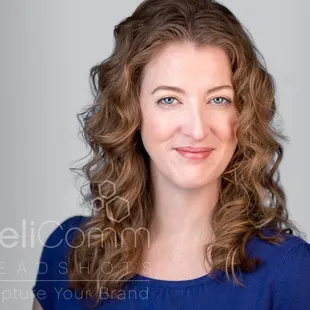 KeliComm Headshot Photo