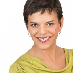 KeliComm Headshot Photo