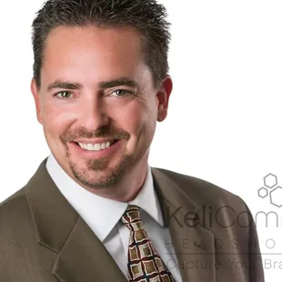 KeliComm Headshot Photo