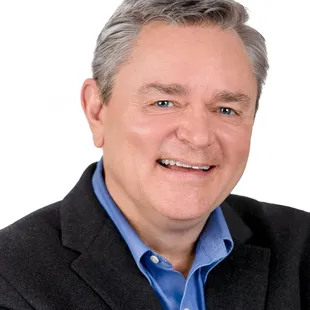 KeliComm Headshot Photo