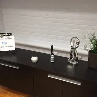 A welcome sign, mints and lint roller.