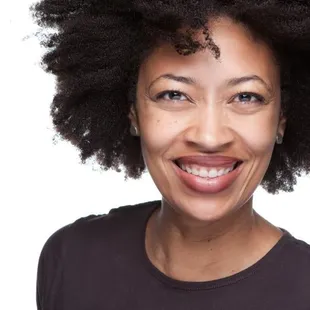 KeliComm Headshot Photo