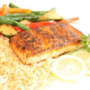 salmon, rice, carrots, and green beans
