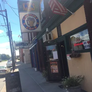 the outside of the restaurant