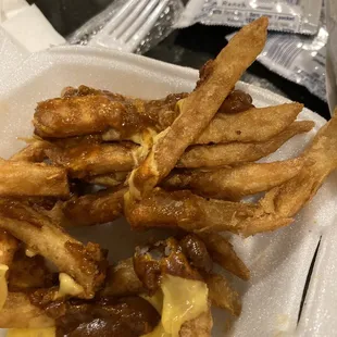 Cold burned chili cheese fries