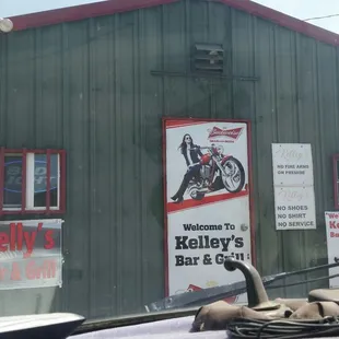 a view of the outside of the building