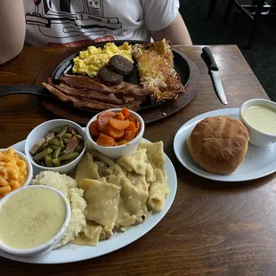 Took my son here to eat for the first time so he can try some of the best home cooking here in Houston.