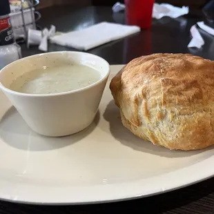 Biscuit and gravy