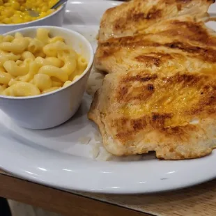 Grilled chicken, corn, Mac&amp;cheese