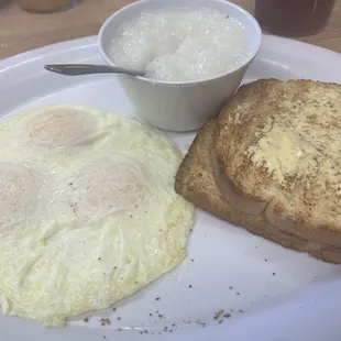 Eggs, toast and grits