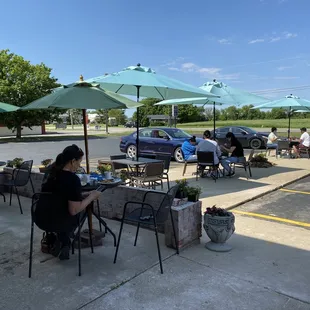 KELLEY'S is open. If you haven't eaten here, give it a try. We need to support our locally owned businesses.