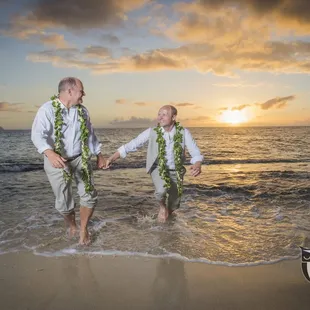 TRASH THE TUX same sex couple, lgbt engagement session, honolulu gay weddings