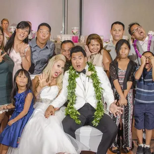 family fun at Hawaii wedding reception. Hawaii Destination Wedding, hawaii wedding photography