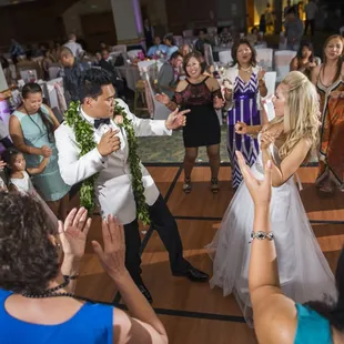 Getting down on the dancefloor at a Hawaii wedding reception. Hawaii Destination Wedding, hawaii wedding photography