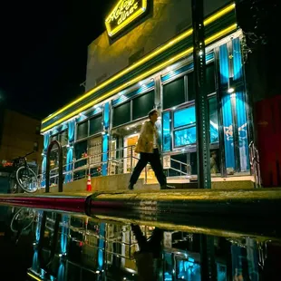 Exterior of Kellogg's Diner