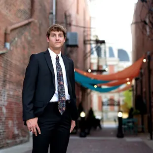 Senior photos, senior boy in suit and tie, senior portraits in downtown alley