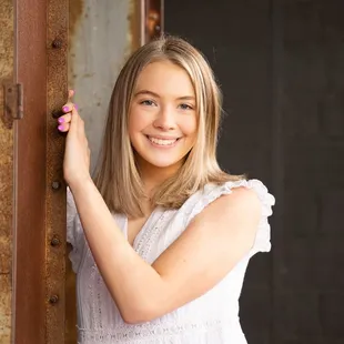 Senior girl, urban downtown senior portrait session