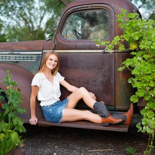 Senior girl, senior portrait session, countryside session in pick up truck and boots
