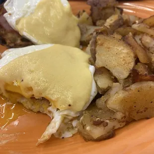 Traditional eggs Benedict