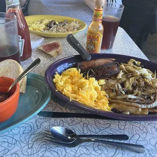 Pittsburgh platter with the Pittsburgh chili
