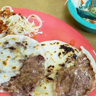 2 frijol y quesso pupusas