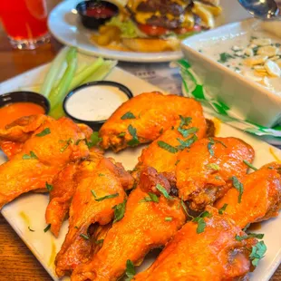 food, chicken wings and fried chicken