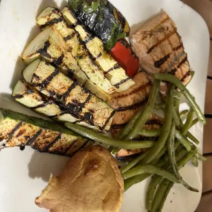 Grilled Atlantic Salmon with grilled vegetables and Green Beans