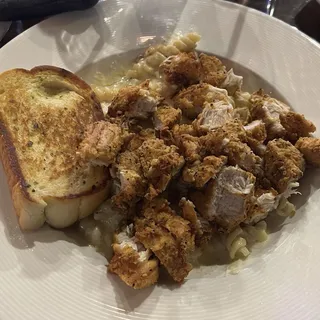 Chicken Alfredo with Garlic Toast