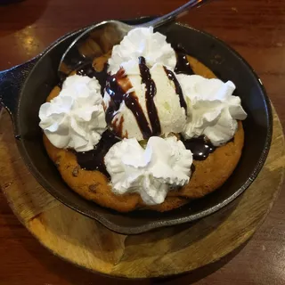 Skillet Chocolate Chip Cookie