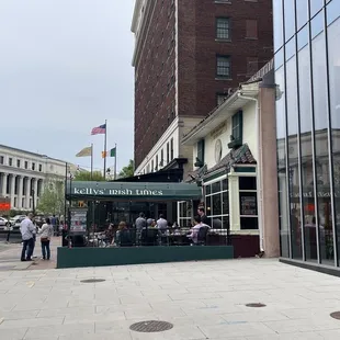 Outside view of Kelly&apos;s Irish Times