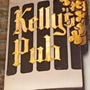 the sign for kelly&apos;s pub