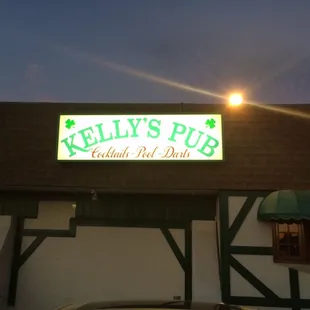 the sign for kelly&apos;s pub