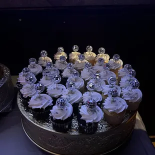 food, cupcakes, dessert