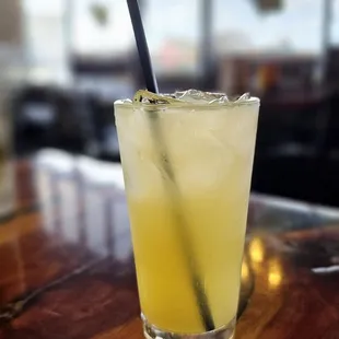 Pineapple crusher