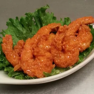 a plate of shrimp and lettuce