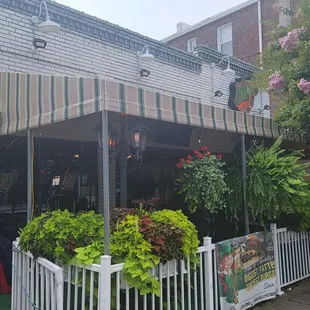 Front of Kelly&apos;s