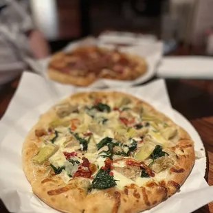 Chicken artichoke pizza