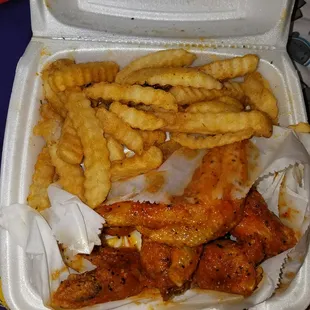 Lemon pepper WINGS N FRIES