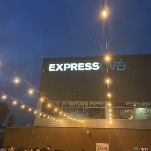 Beautiful night for live music