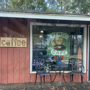 Cute front seating area